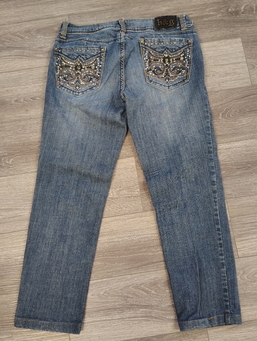 H & G Embellished Back Pocket Women’s Blue Jean Capris Size 11